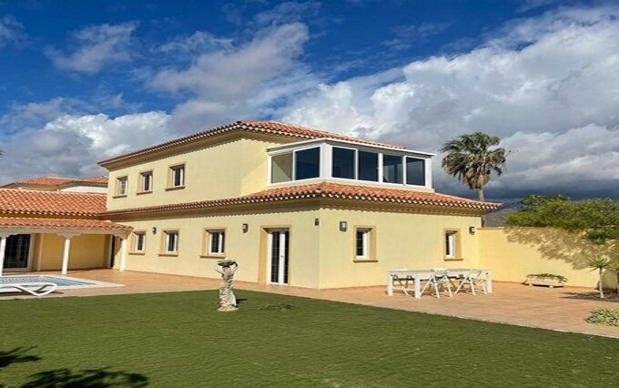 villa-4-bed-3-bath-pool-solar-almos-park-golf-del-sur-san-miguel-de-abona-tenerife
