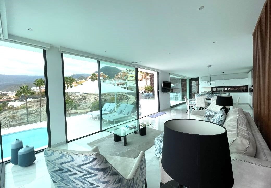 Lounge Overview