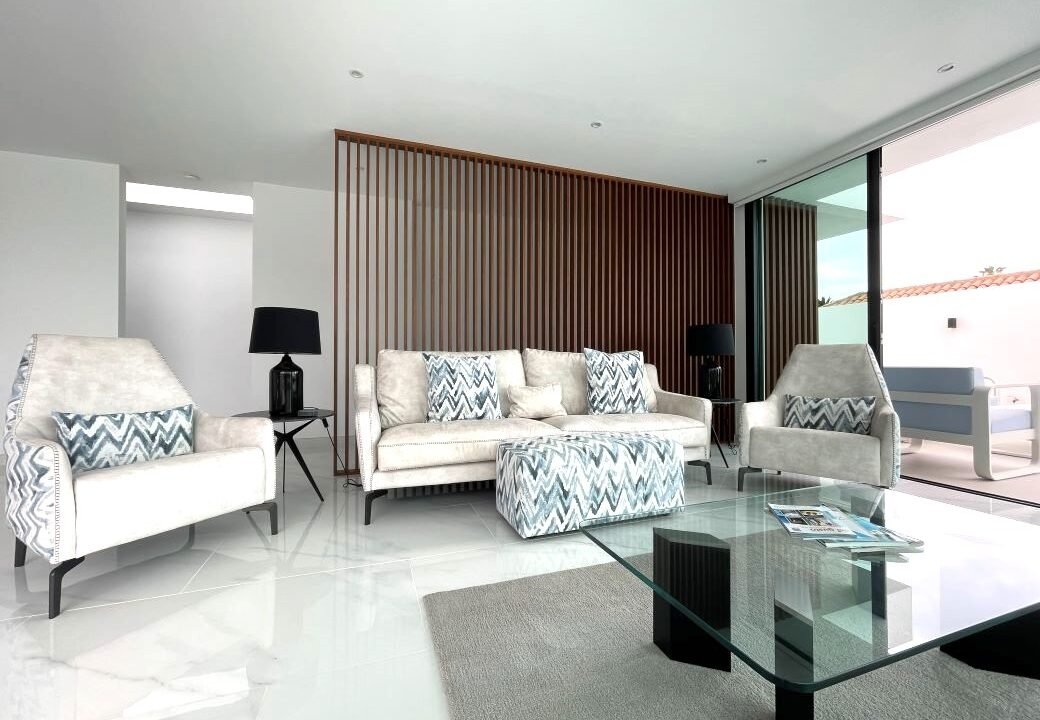 Lounge low look