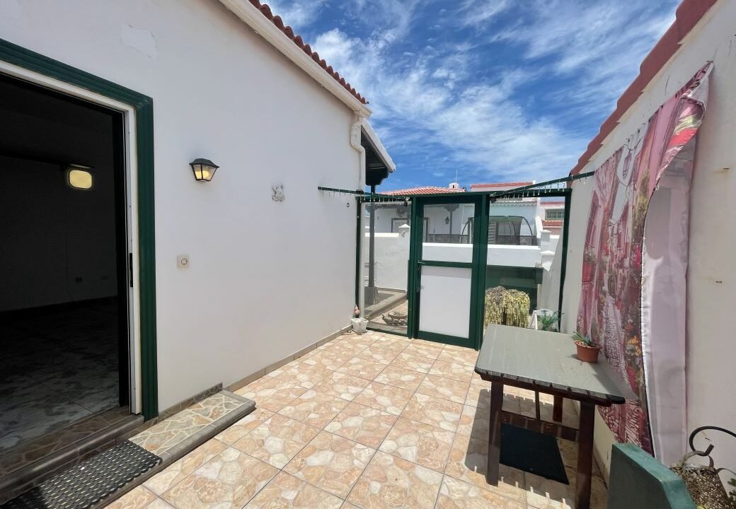 Side terrace