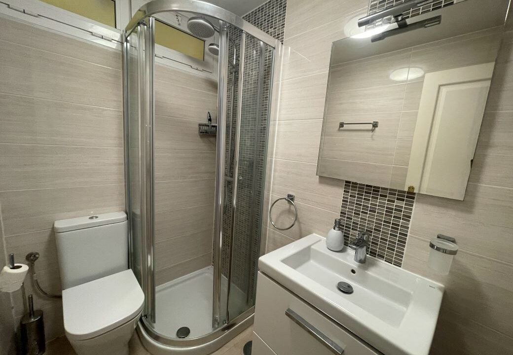 Family bathroom 2